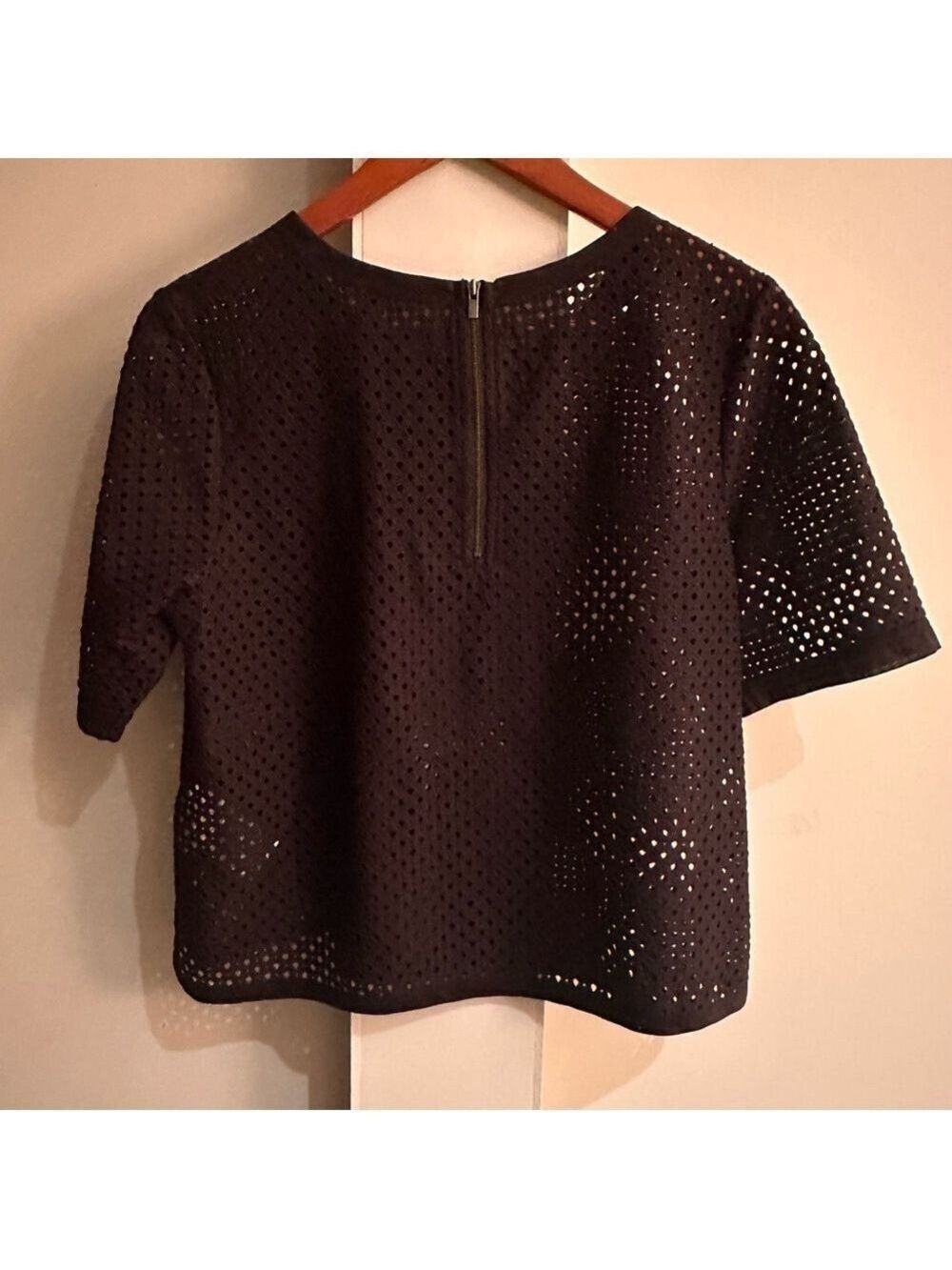 Banana Republic Black Boxy Eyelet  Blouse w/rear exposed zip Petite Med